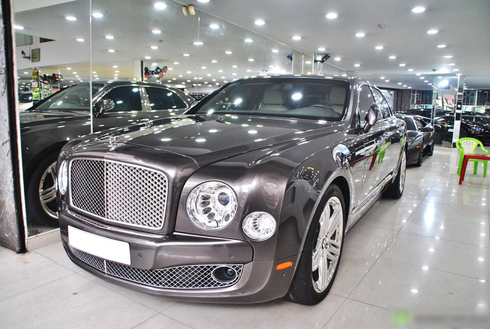 Bentley Mulsanne rẻ ngang Mercedes-Benz S-Class sau 10 năm tuổi, ODO là yếu tố bất ngờ hơn cả - Ảnh 6.