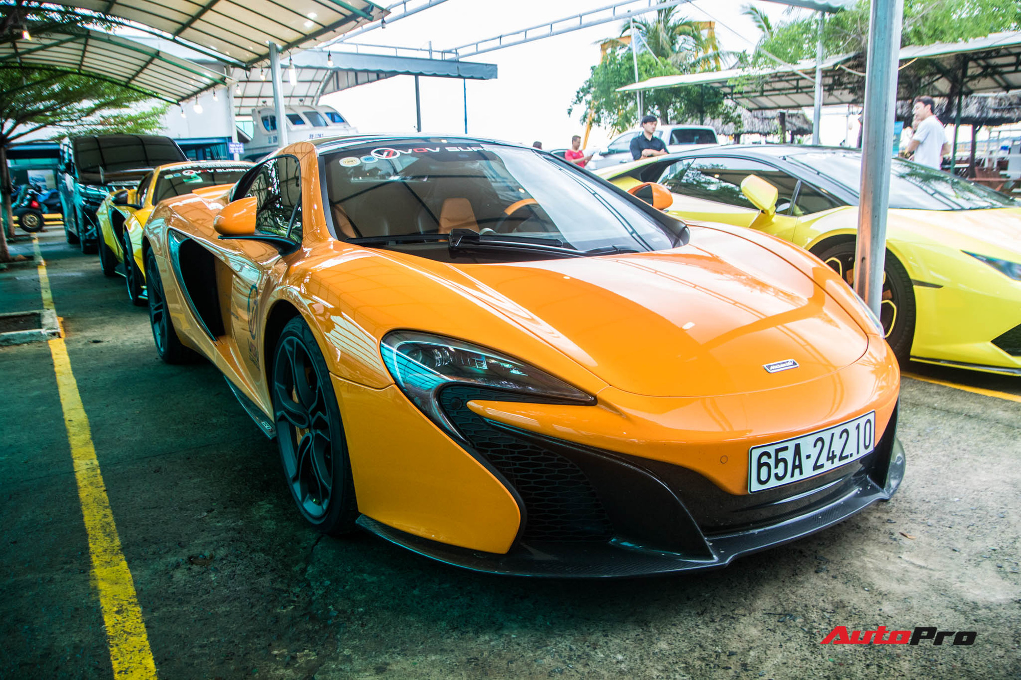 Siêu xe McLaren 650S Spider của đại gia Cần Thơ nâng cấp hệ thống ống xả mạ vàng giá hơn 100 triệu đồng - Ảnh 3.