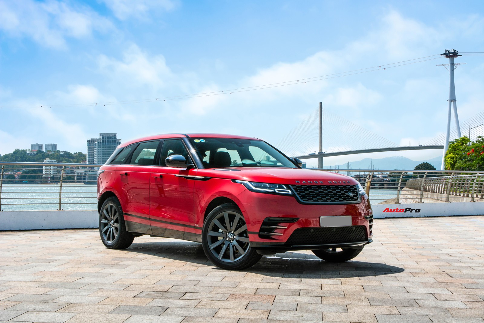 Hoa hậu Kỳ Duyên sắm Range Rover Velar giá 5,4 tỷ, fan vào khen: ‘Bằng tuổi mà tớ mới mua được SH’ - Ảnh 5.