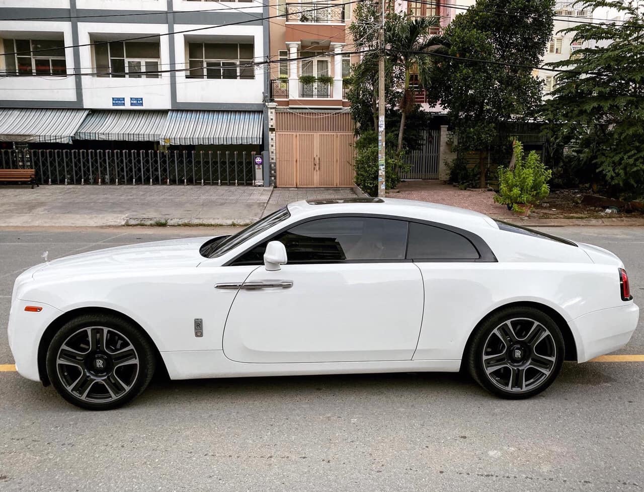 PreOwned 2015 RollsRoyce Wraith For Sale Special Pricing  McLaren  Greenwich Stock 8066