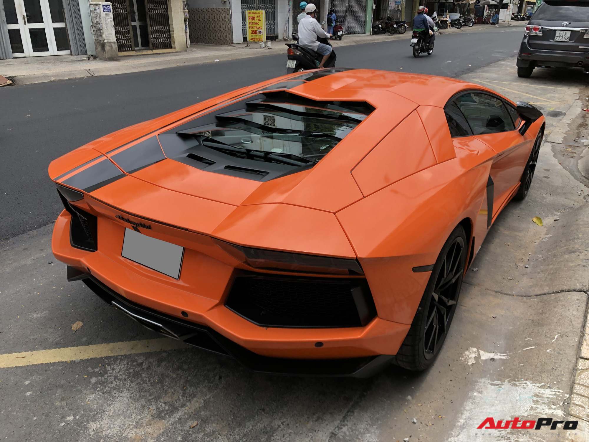 Cận cảnh Lamborghini Aventador LP700-4 độ hệ thống ống xả ngàn đô tại Sài Gòn - Ảnh 7.