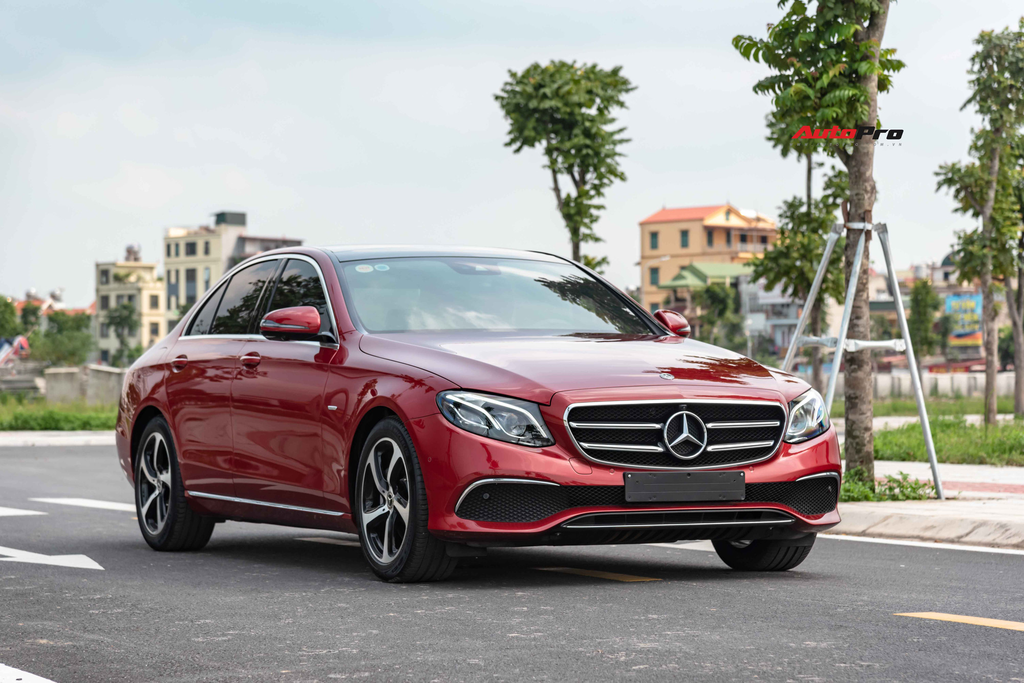 Chưa kịp thay dầu lần đầu, Mercedes-Benz E 200 Sport 2020 bán lại rẻ hơn mua mới tới cả trăm triệu đồng - Ảnh 6.