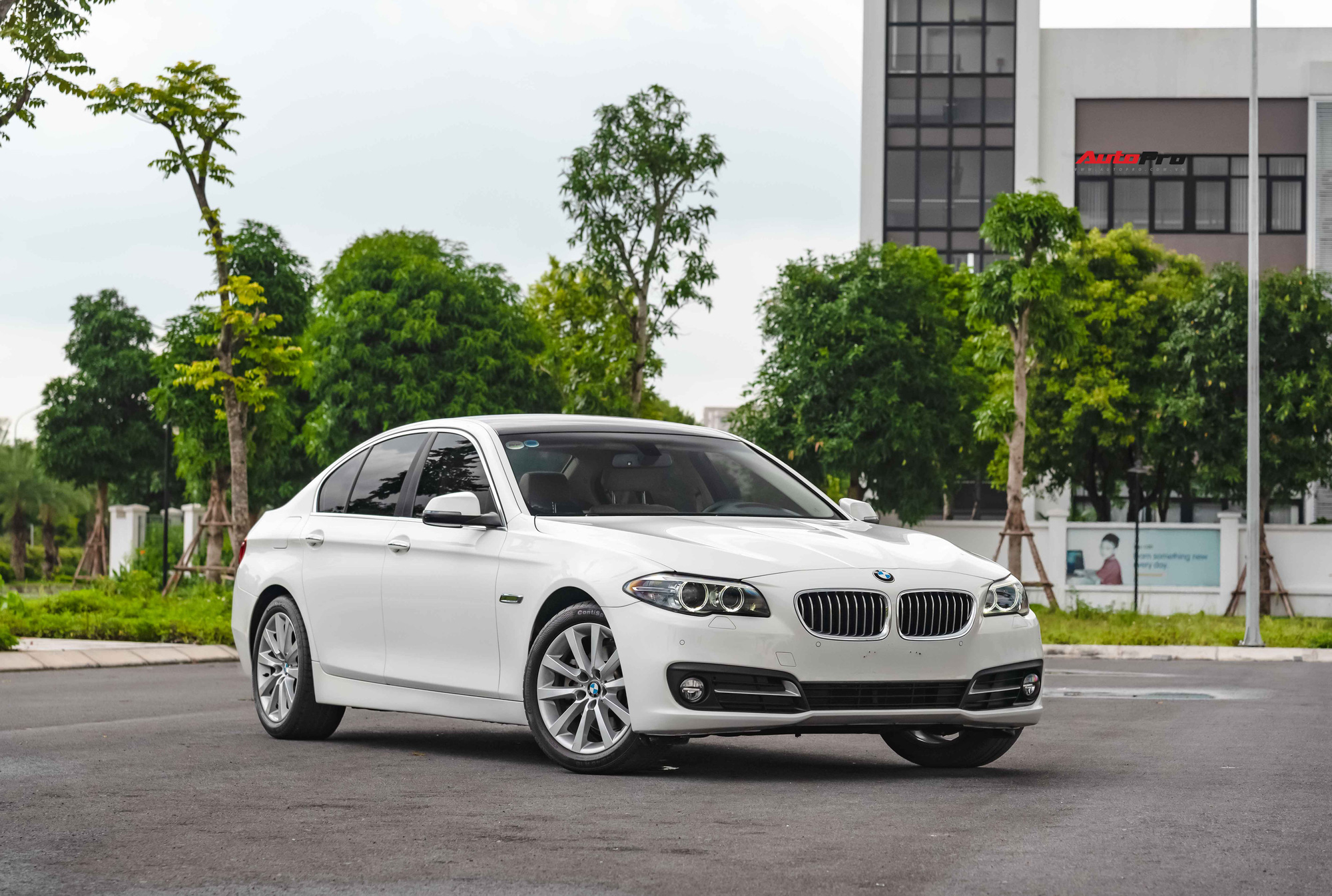 Ngang giá VinFast Lux A2.0, BMW 520i bán lại sau quãng đường đáng kinh ngạc - Ảnh 8.