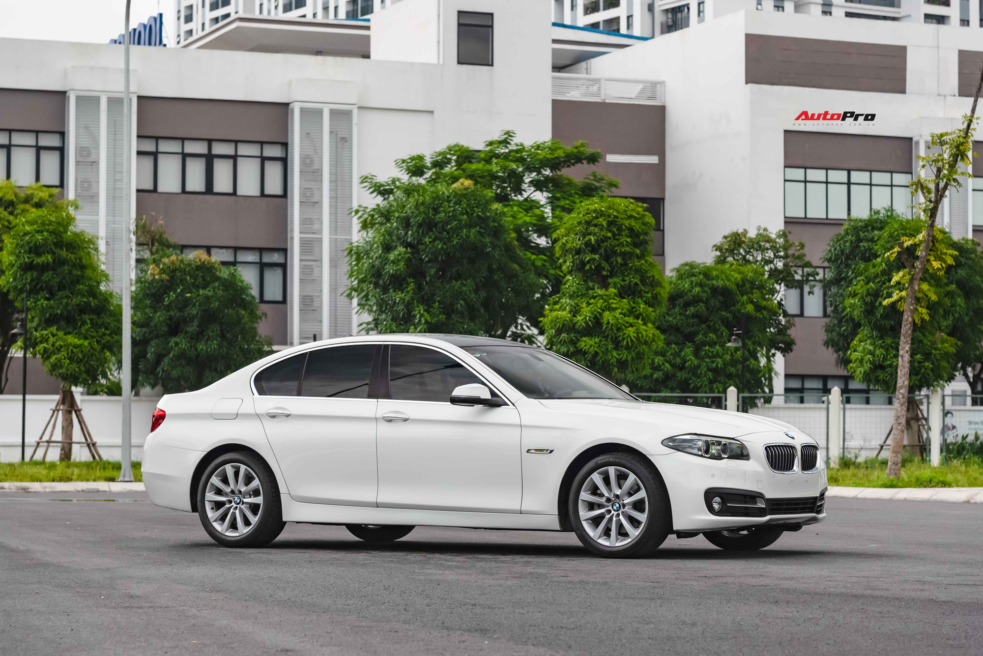 Ngang giá VinFast Lux A2.0, BMW 520i bán lại sau quãng đường đáng kinh ngạc - Ảnh 2.