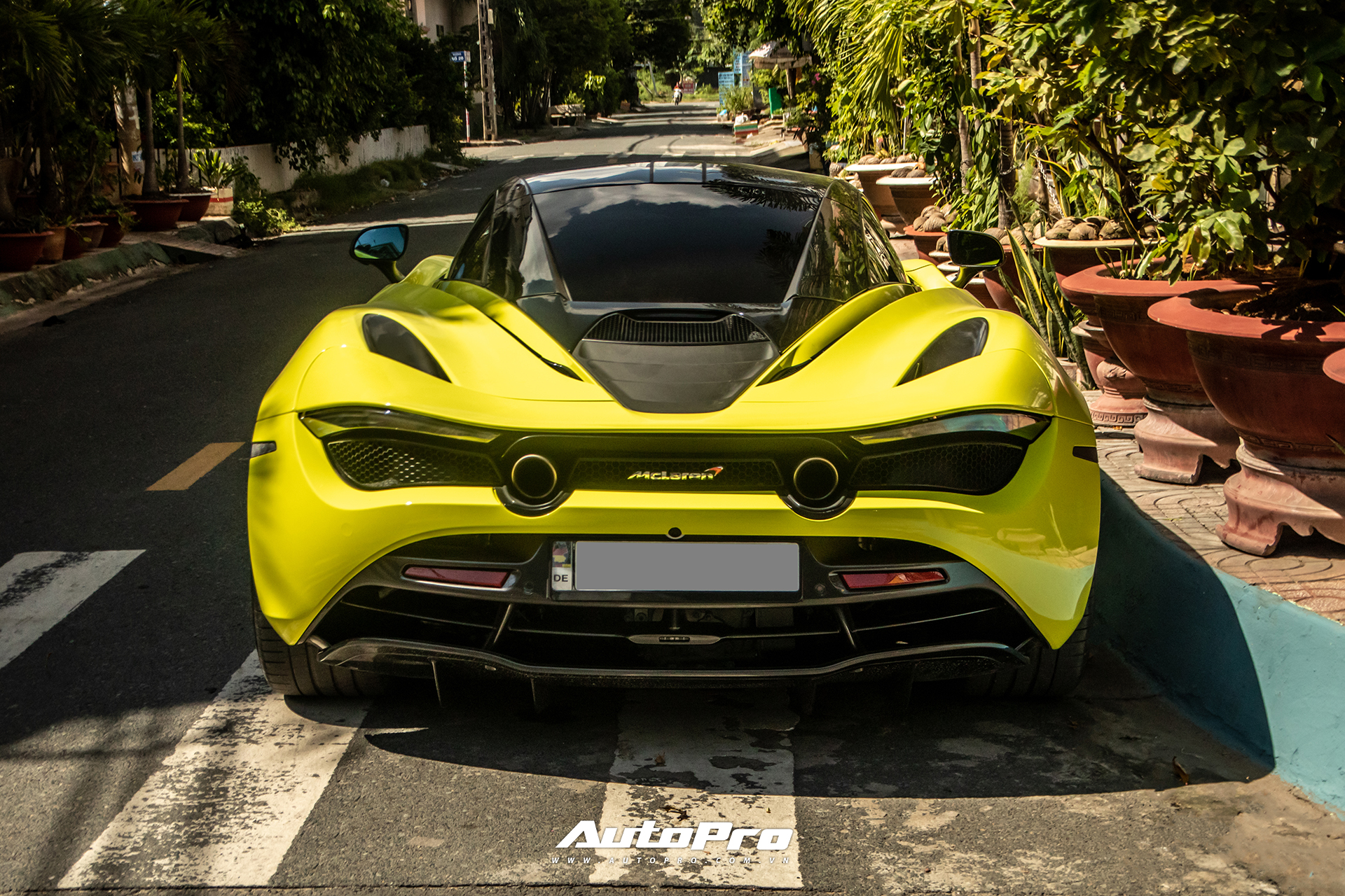 Cận cảnh McLaren 720S đầu tiên Việt Nam đổi màu neon chói loá - Ảnh 7.