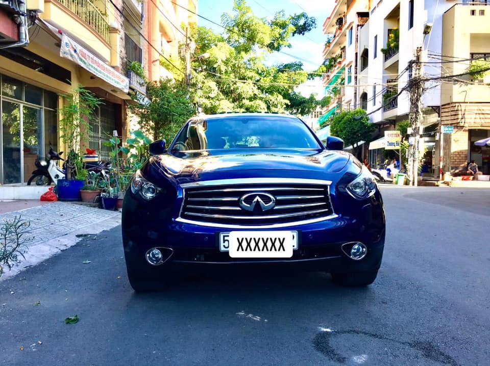 Mới chạy 30.000km, xe sang Nhật Infiniti QX70 được bán lại với giá rẻ ngang Mercedes GLC 200 - Ảnh 2.