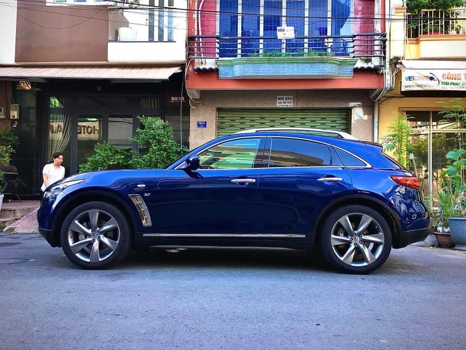 Mới chạy 30.000km, xe sang Nhật Infiniti QX70 được bán lại với giá rẻ ngang Mercedes GLC 200 - Ảnh 5.