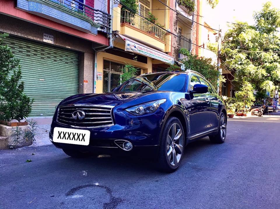 Mới chạy 30.000km, xe sang Nhật Infiniti QX70 được bán lại với giá rẻ ngang Mercedes GLC 200 - Ảnh 1.