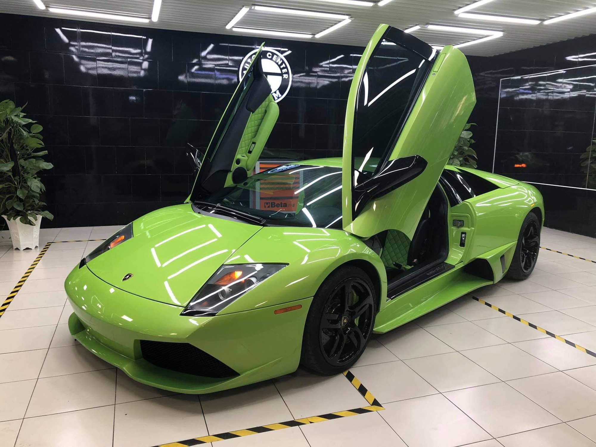 Lamborghini Murcielago xanh cốm độc nhất Việt Nam về tay doanh nhân Sài Gòn: Bộ cánh hồi ở Hải Phòng được lột bỏ - Ảnh 2.