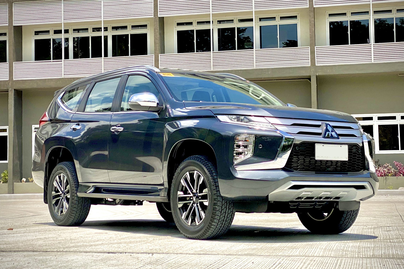 Mitsubishi Pajero Sport 2020 sắp bán tại Việt Nam lộ loạt trang bị mới, tạo sức ép cho Toyota Fortuner - Ảnh 2.