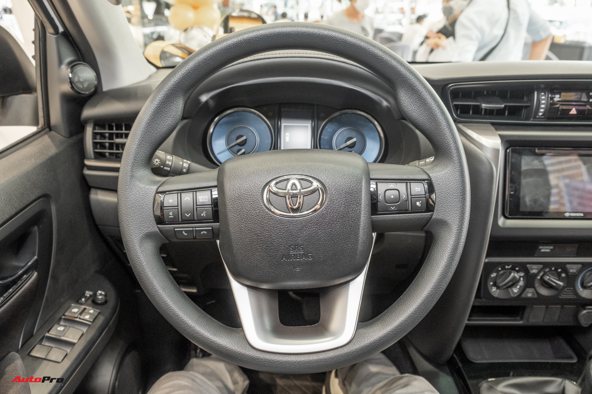 Chi tiết Toyota Fortuner 2021 bản rẻ nhất dưới 1 tỷ đồng: Trang bị thực dụng cho dân chạy dịch vụ - Ảnh 11.