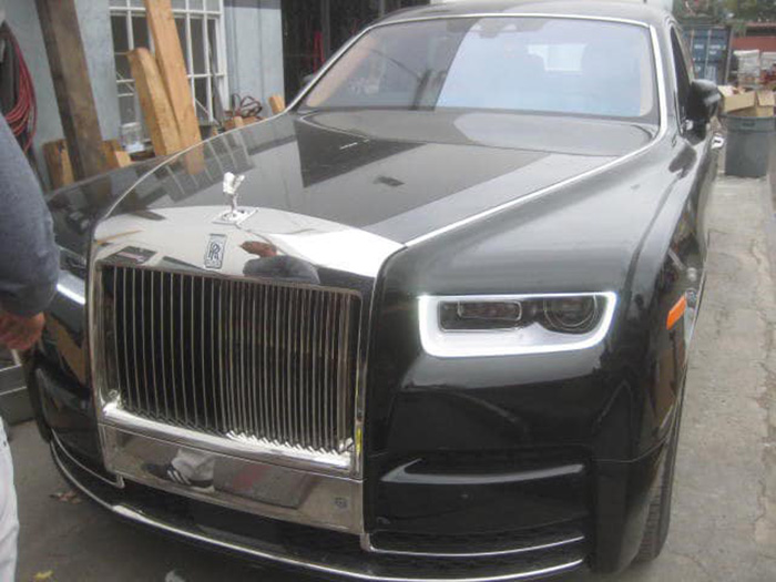 Khui công Rolls-Royce Phantom VIII màu độc giá hàng chục tỷ đồng vừa về Việt Nam - Ảnh 4.