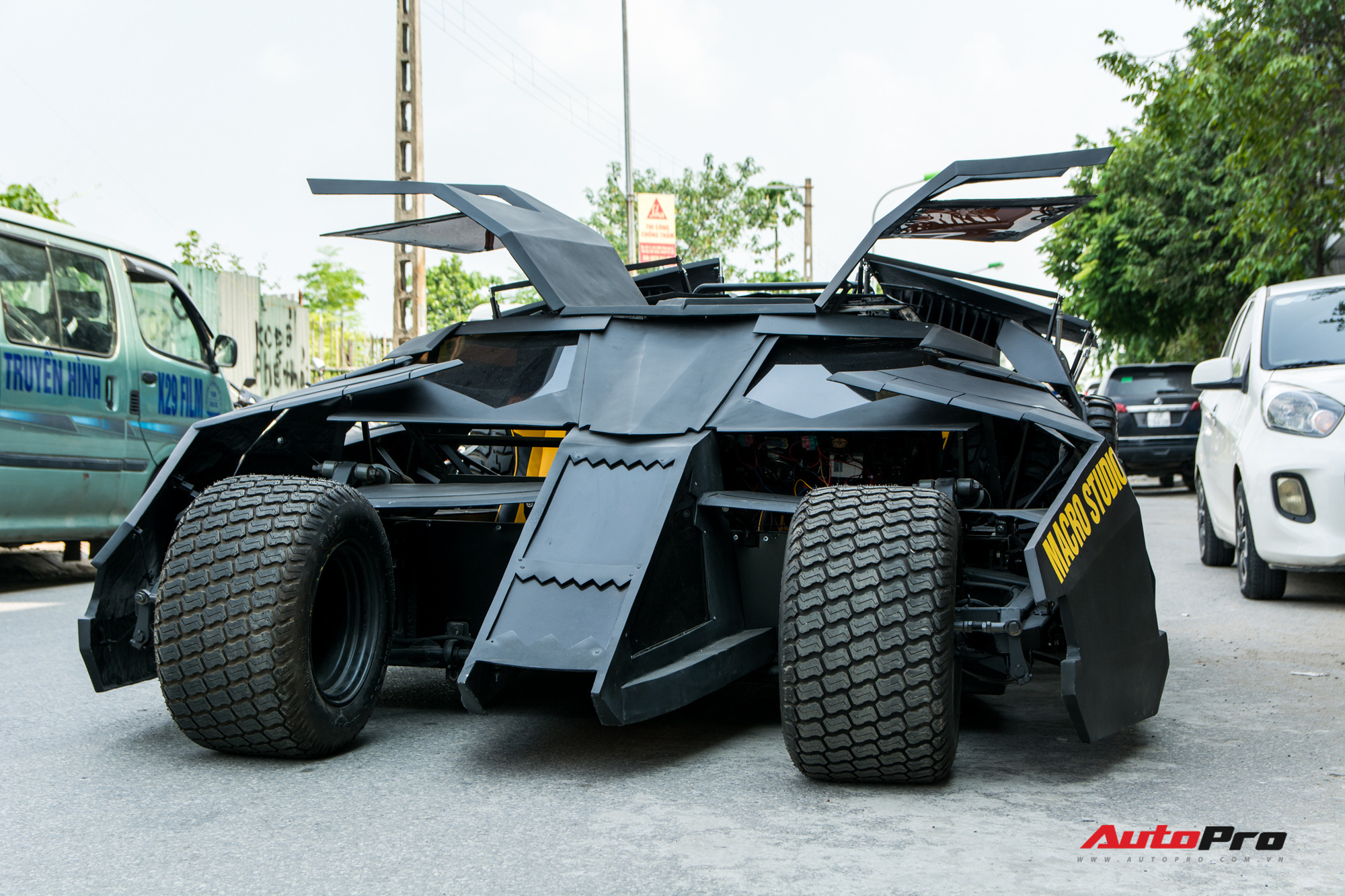 Gặp chàng sinh viên Việt tự làm ‘siêu xe’ Batmobile đang gây sốt: Cặm cụi 10 tháng, tốn nửa tỷ đồng nhưng vẫn chưa có điểm dừng - Ảnh 3.