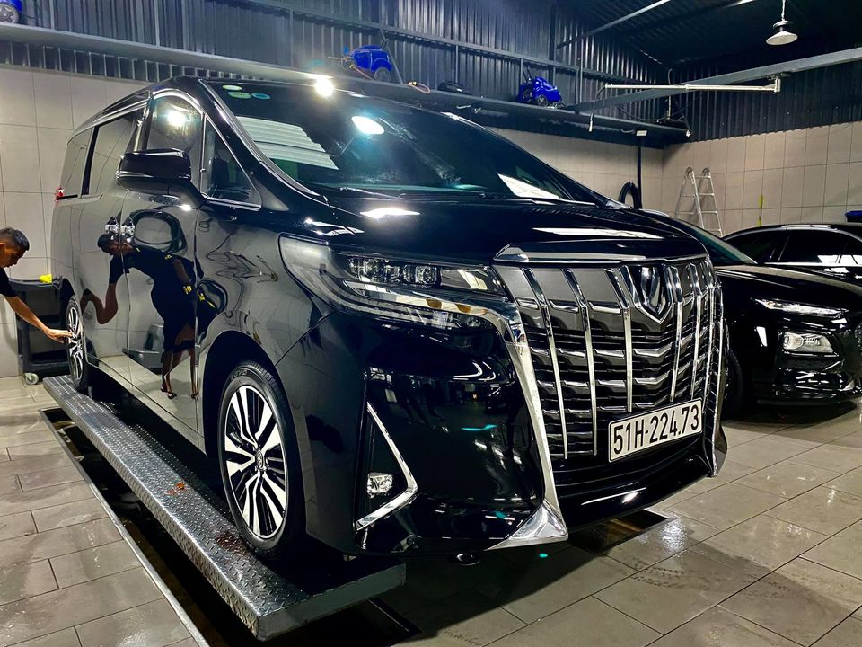 Rộ tin Nguyễn Quốc Cường bán Toyota Alphard: Xe lăn bánh 10 tháng, ODO gây ngạc nhiên - Ảnh 2.