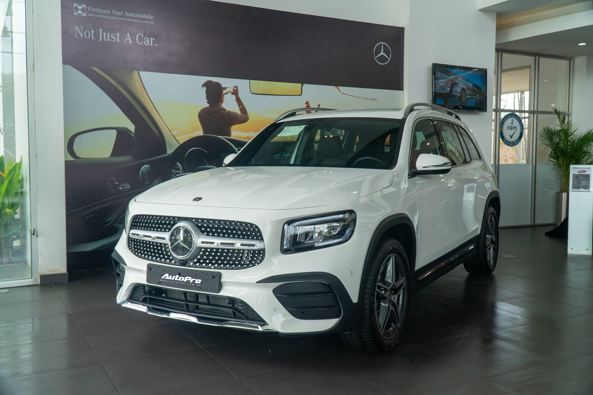 Chi tiết Mercedes-Benz GLB giá 2 tỷ đồng vừa về đại lý: Xe sang thực dụng ngang tầm tiền Ford Explorer và Volkswagen Tiguan Allspace - Ảnh 2.