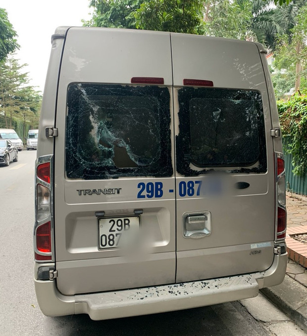 Hà Nội: Hoang mang hàng loạt ô tô đưa đón học sinh bị đập phá - Ảnh 1.