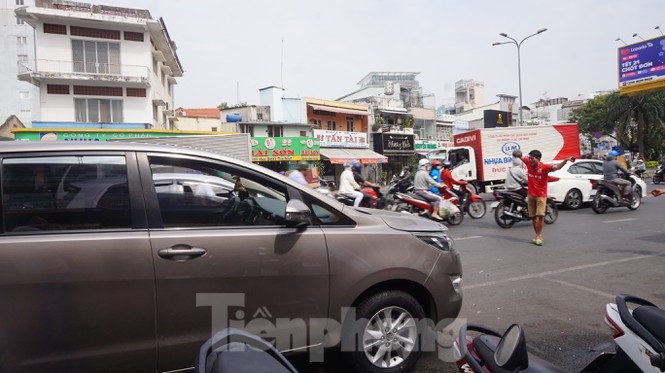 Người Sài Gòn tất bật tân trang xế cưng đón Tết - Ảnh 2.