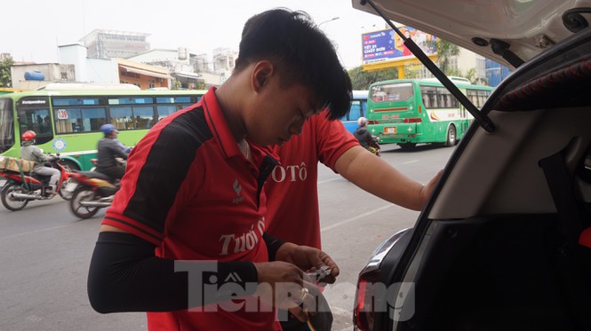 Người Sài Gòn tất bật tân trang xế cưng đón Tết - Ảnh 11.