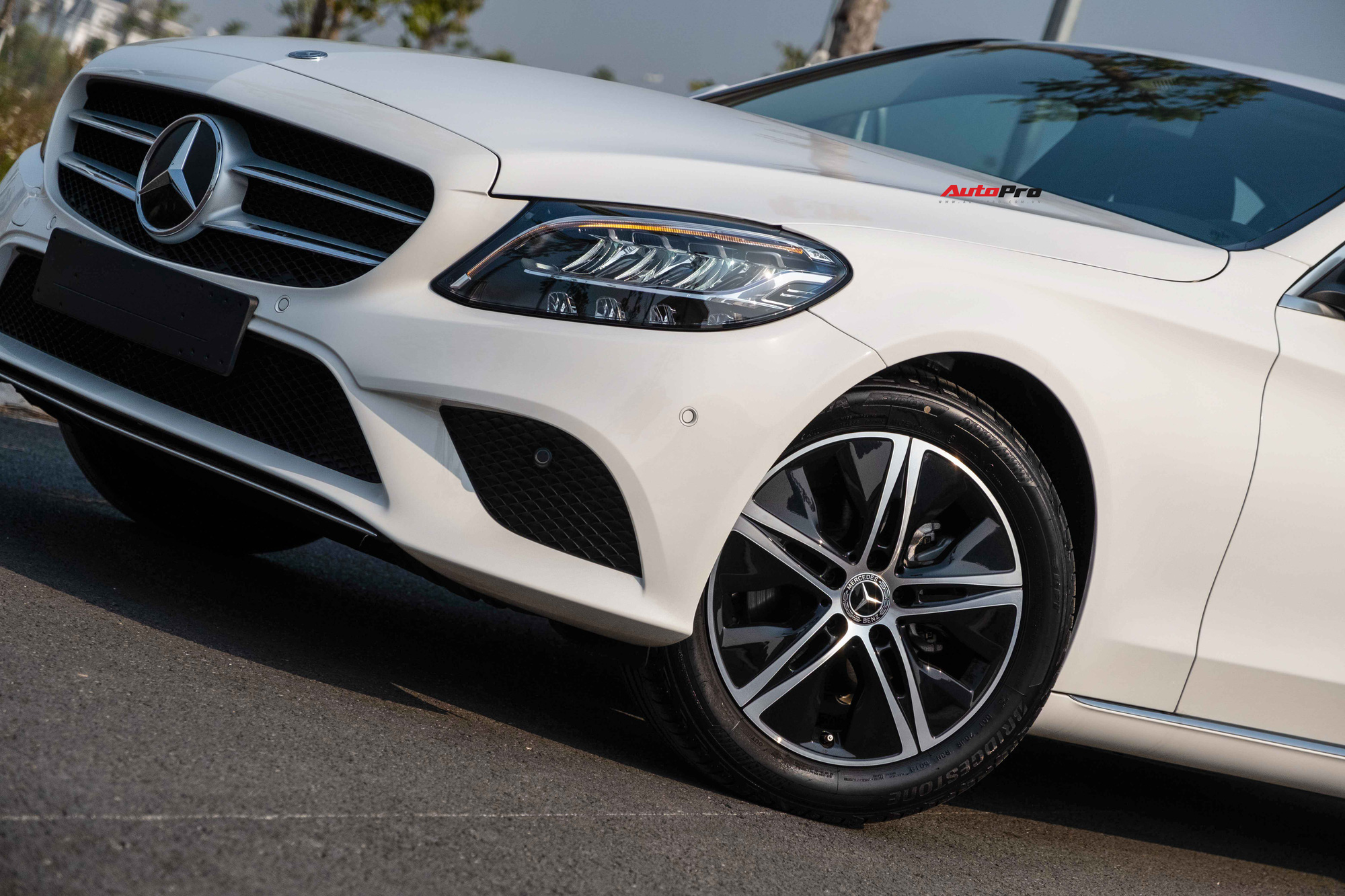 Trúng thưởng Mercedes-Benz C 180, chủ xe bán lại giá 1,3 tỷ đồng khi ODO xe chỉ hơn 30km, nội thất chưa kịp bóc nilon - Ảnh 3.