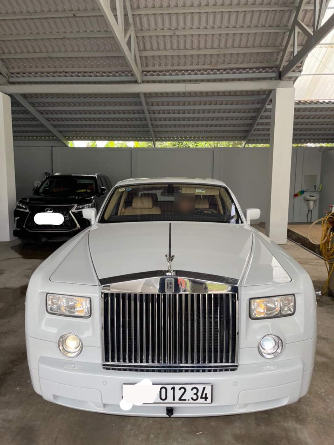 Có biển khủng 012.34, đại gia tự tin bán Rolls-Royce Phantom già với giá 13,5 tỷ đồng - Ảnh 1.