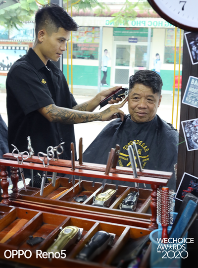 Người phụ nữ đứng sau chiếc xe cắt tóc tiền tỷ đi khắp Việt Nam gom 10.000 nụ cười gây quỹ: “Ngày nào ít tiền thì đó là ngày hạnh phúc nhất” - Ảnh 5. Người phụ nữ đứng sau chiếc xe cắt tóc tiền tỷ đi khắp Việt Nam gom 10.000 nụ cười gây quỹ: “Ngày nào ít tiền thì đó là ngày hạnh phúc nhất” - Ảnh 5.