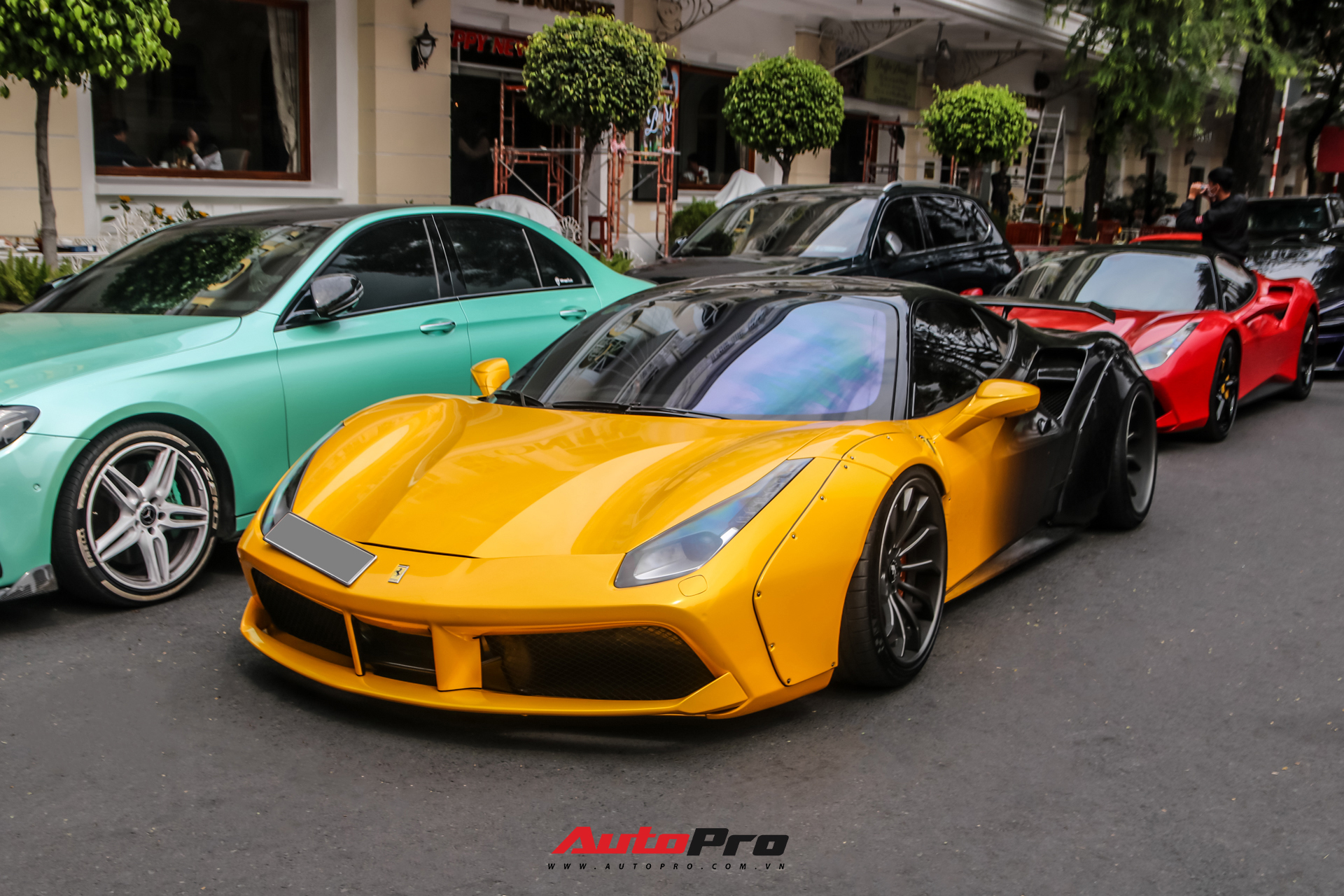 Cận cảnh Ferrari 488 GTB độ Liberty Walk độc nhất Việt Nam với lớp decal lạ mắt của doanh nhân kinh doanh online - Ảnh 6.