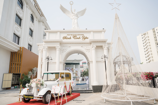 Đám cưới “cổ tích” tại Bắc Ninh: Bố tự tay thiết kế hôn lễ cho con gái, chi phí hơn 30 tỷ, gần 300 xế hộp xếp chật kín đường - Ảnh 3.
