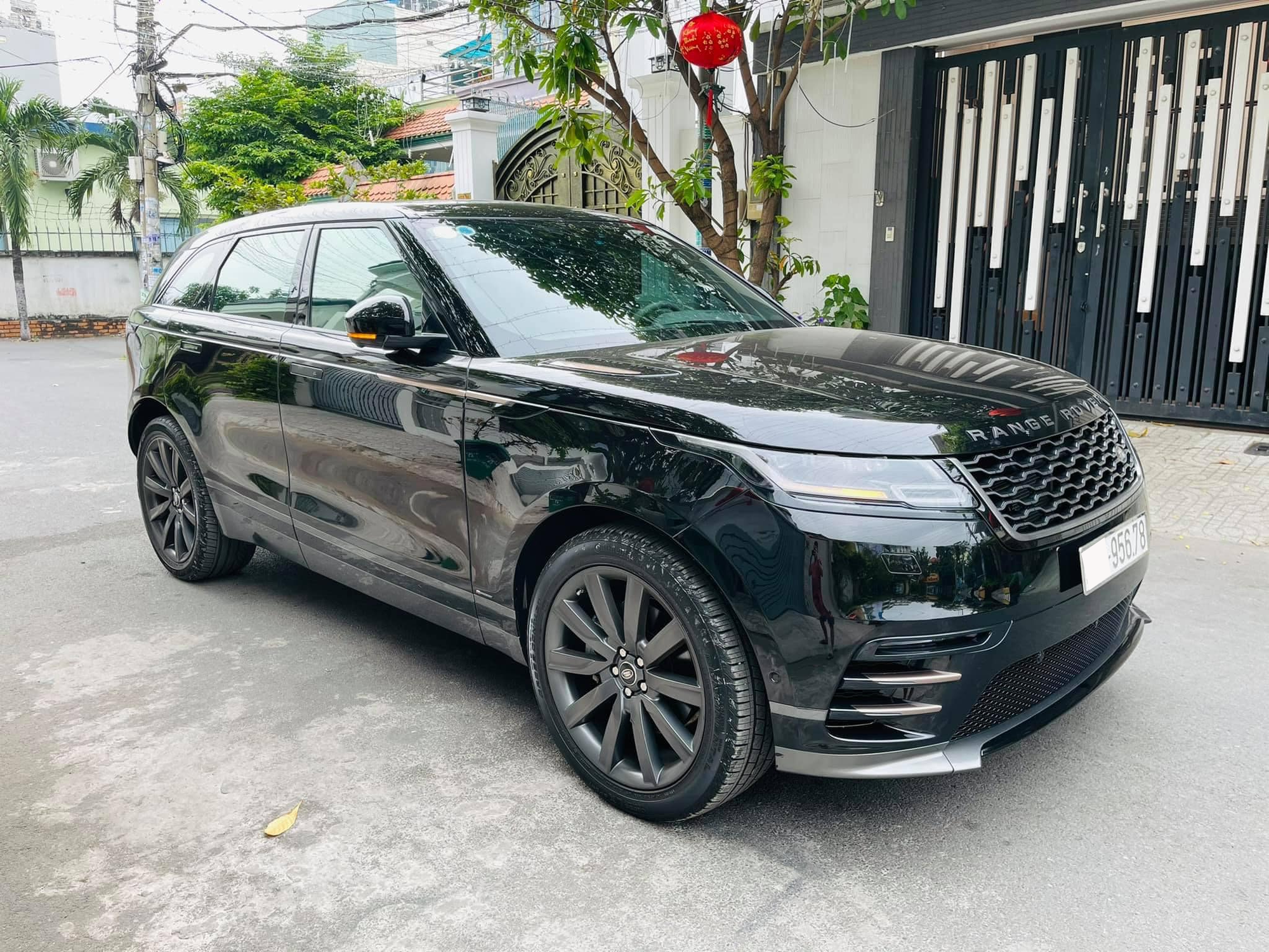 Đại gia bán xe vạn người mê Range Rover Velar giá hơn 5 tỷ sau chỉ 20.000km, biển số là chi tiết khó định giá - Ảnh 1.