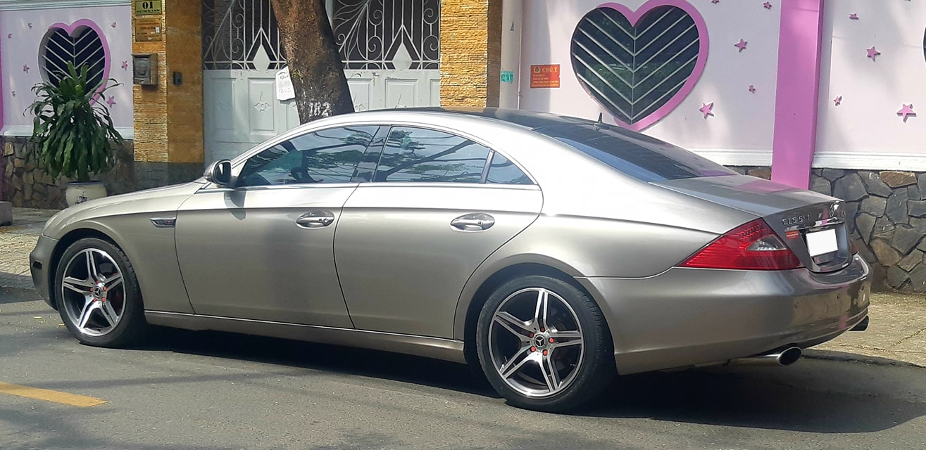 Tìm chủ mới, xe ‘dân chơi’ Mercedes-Benz CLS 500 hạ giá rẻ hơn Toyota Vios cả trăm triệu đồng - Ảnh 5.