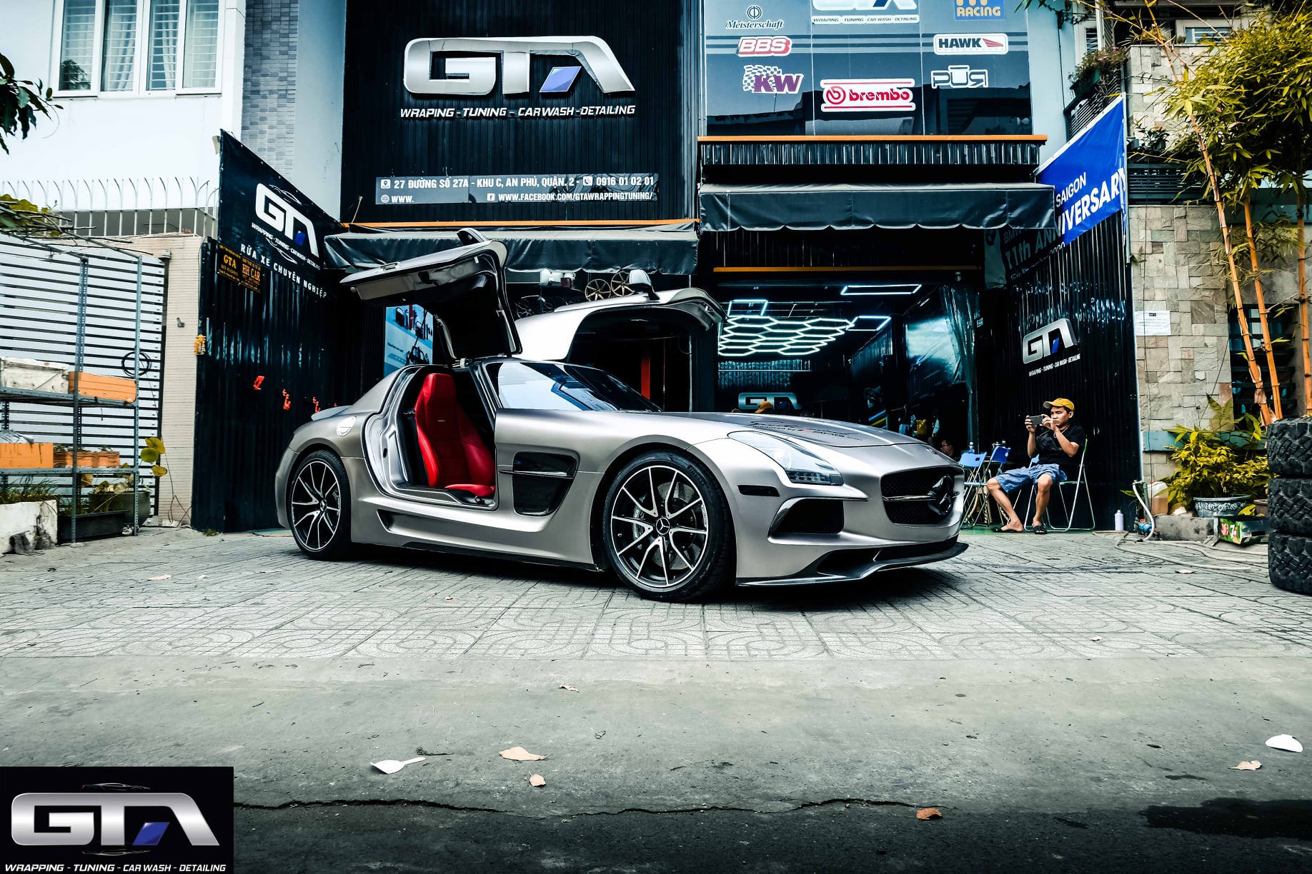 Siêu xe cánh chim Mercedes-AMG SLS lạ lẫm vừa về Việt Nam đổi màu chơi Tết nhưng bộ tem Sport mind gây tranh cãi - Ảnh 3.