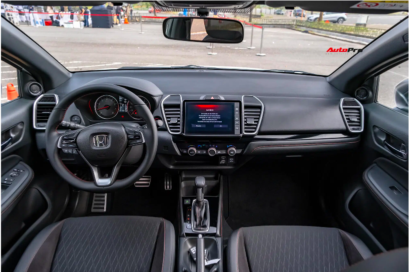 Bấm được biển san bằng tất cả, nữ chủ nhân Honda City RS rao giá 1,2 tỷ đồng khi chưa kịp nhận xe - Ảnh 4.