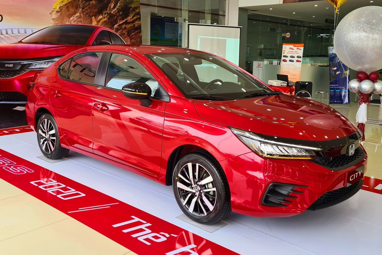 Vừa mở bán, Honda City 2021 đã kèm lạc hơn 20 triệu đồng tại đại lý nếu khách muốn có xe sớm đi Tết - Ảnh 1.