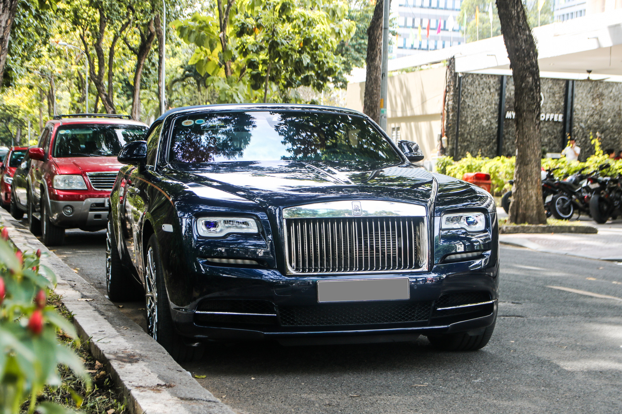 Rolls-Royce Dawn siêu độc bất ngờ lăn bánh tại Sài Gòn, mang chi tiết khác biệt so với lần xuất hiện trước - Ảnh 7.