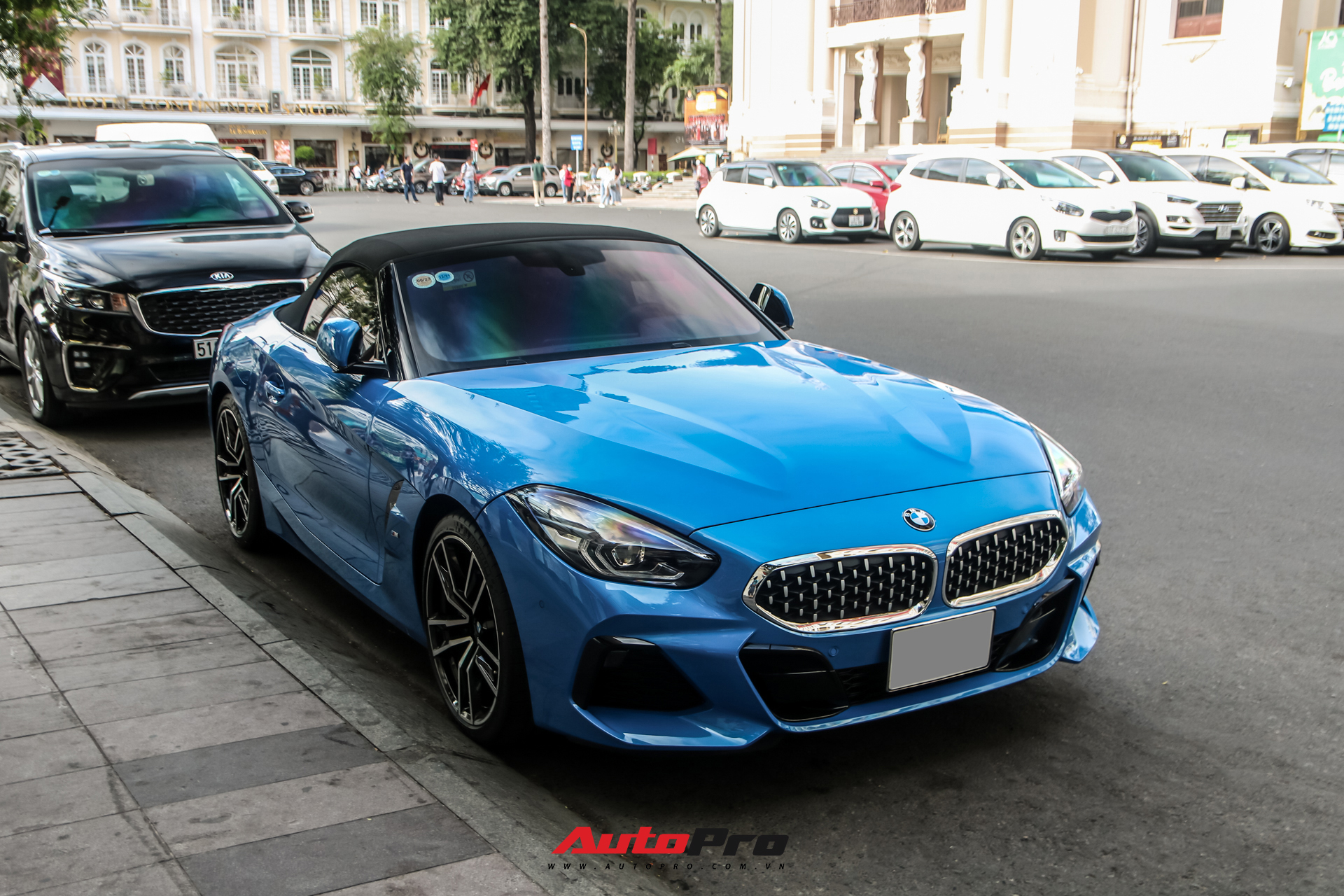 BMW Z4 đã hot, chủ nhân chiếc xe này còn gây ấn tượng với lớp sơn độc đáo - Ảnh 1.