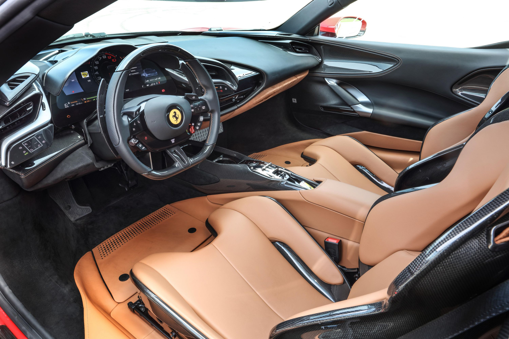 Cặp đôi Ferrari SF90 Stradale đầu tiên lên đường về cho đại gia Việt chơi Tết: ‘Siêu ngựa’ mạnh nhất, giá hàng chục tỷ, chưa phải xe của Hoàng Kim Khánh - Ảnh 4.