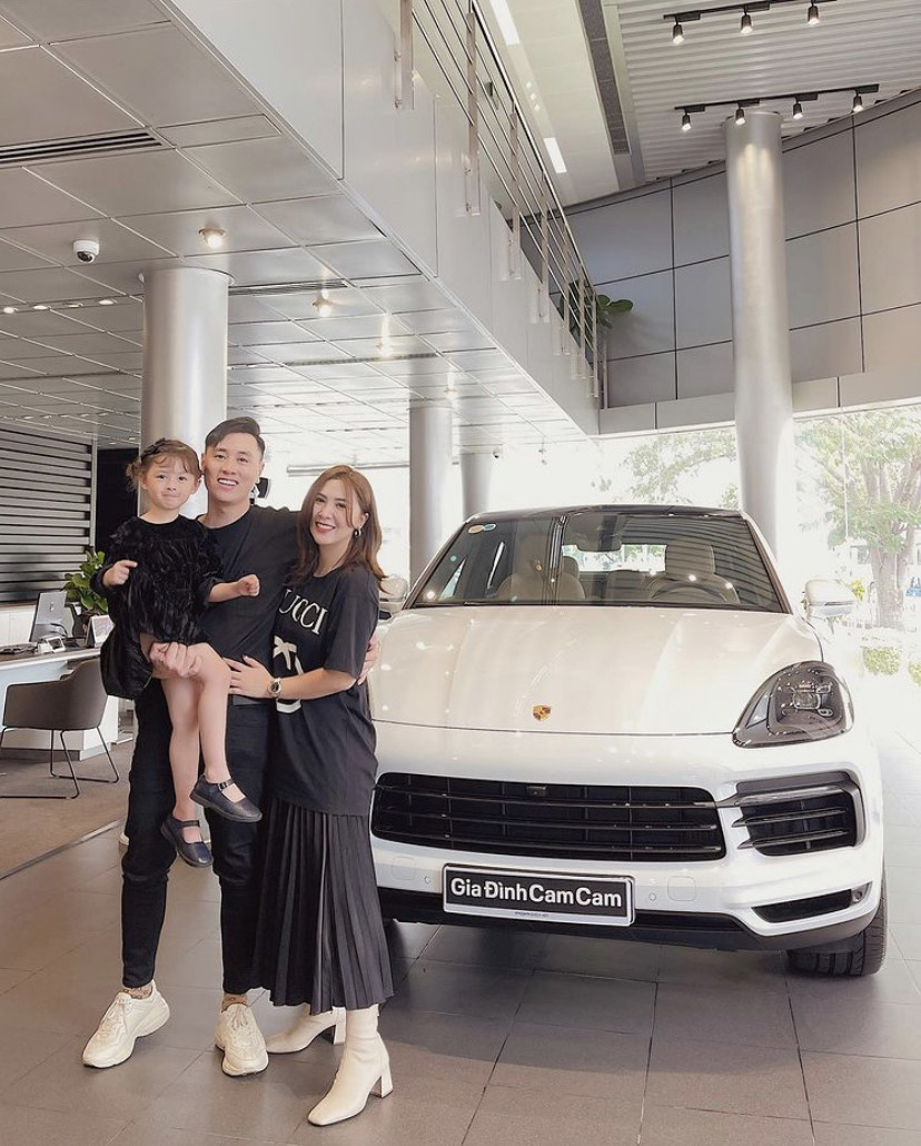 Soi dàn xe của bộ ba hot family Xoài - Cam - Đậu: Người chỉ dùng 1 xe vài trăm triệu, người tậu tới 2 chiếc Porsche chỉ trong 1 năm - Ảnh 7.