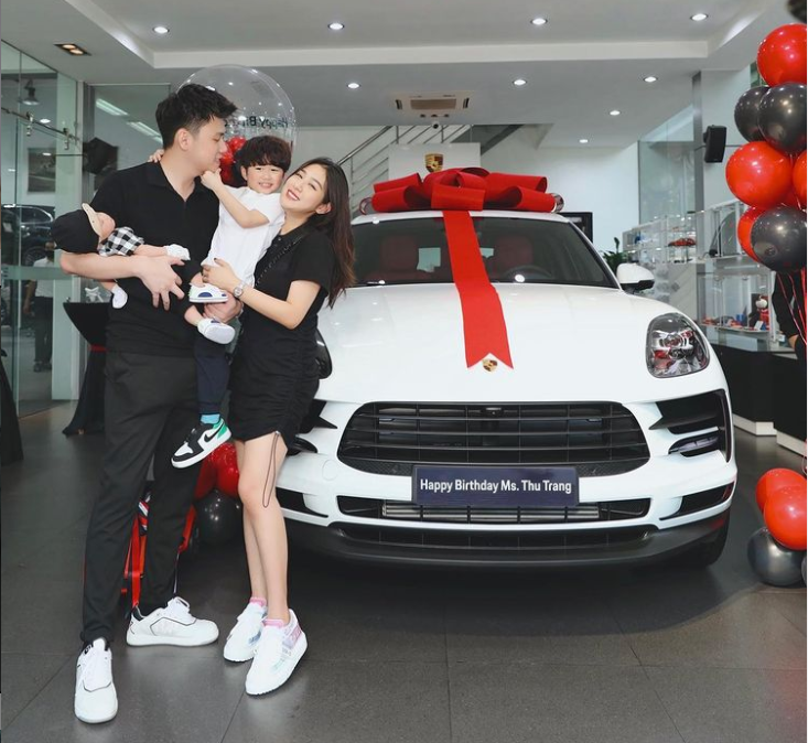 Rộ tin cặp đôi 9X Tùng Sơn - Trang Lou sắm liền 2 chiếc Porsche giá hơn chục tỷ đồng chỉ sau nửa năm, bổ sung vào bộ sưu tập toàn xe tiền tỷ - Ảnh 2.