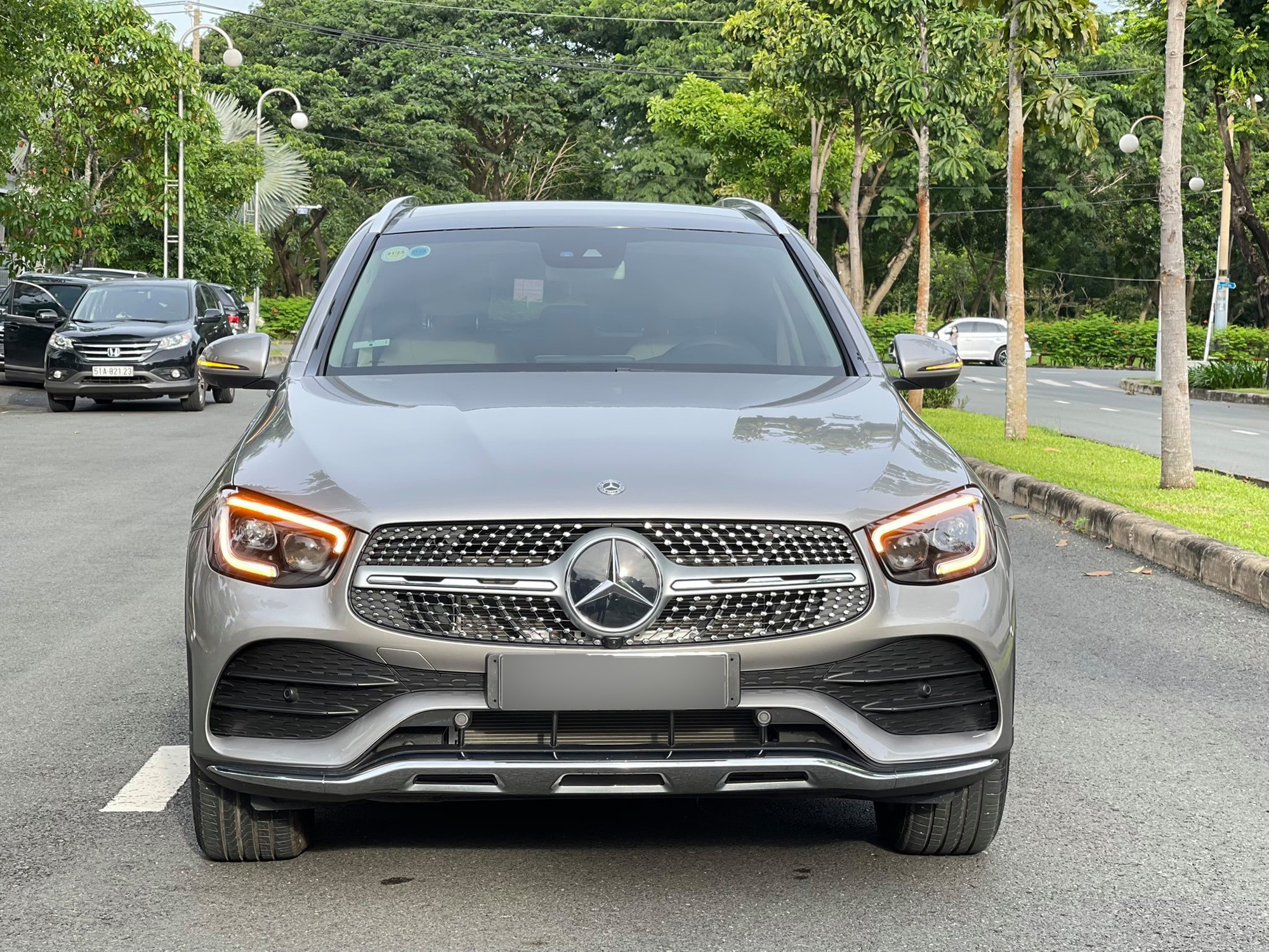 Mua Mercedes-Benz GLC 300 AMG màu hiếm, chủ xe đã vội bán dù mới chạy 2.600km - Ảnh 8.