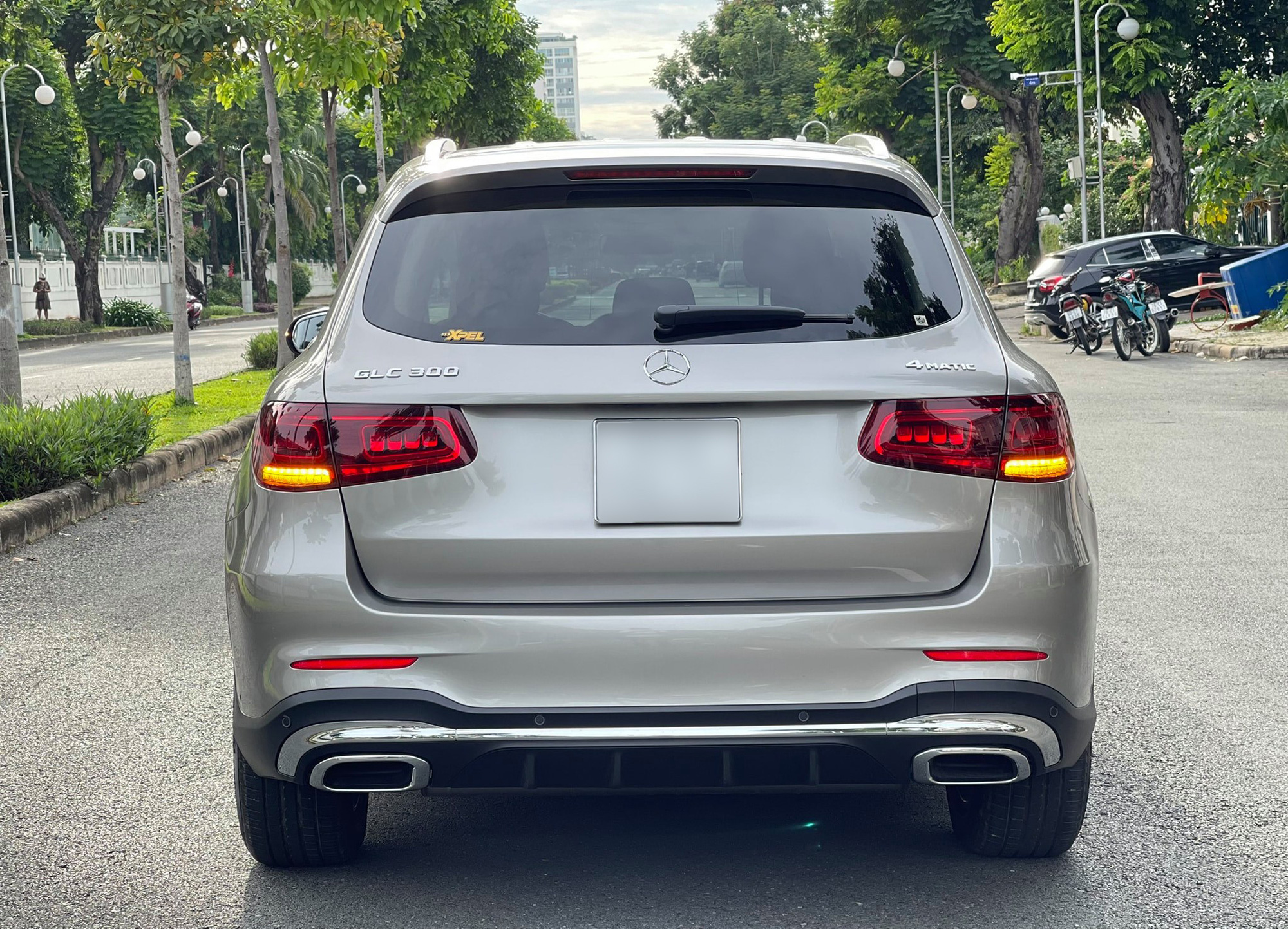 Mua Mercedes-Benz GLC 300 AMG màu hiếm, chủ xe đã vội bán dù mới chạy 2.600km - Ảnh 7.