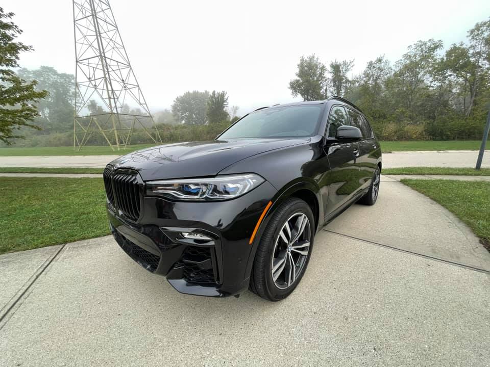 Review sơ sơ BMW X7 dành tặng vợ, Tyler Ngo chia sẻ: ‘Lái như siêu xe, tuy cũ nhưng độc nhất vô nhị’ - Ảnh 2.