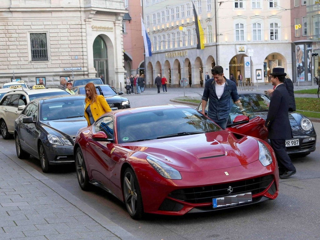 ‘Hội Ferrari’ trong làng bóng đá: Messi, Ronaldo, Ibrahimovic đều là những tín đồ của ‘ngựa Ý’, chiếc nào cũng giá trị hàng trăm nghìn USD - Ảnh 13.