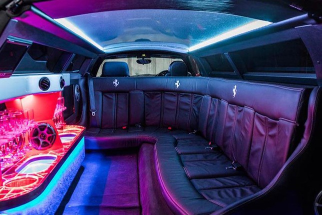 9 mẫu xe độ theo phong cách limousine độc đáo - Ảnh 7.