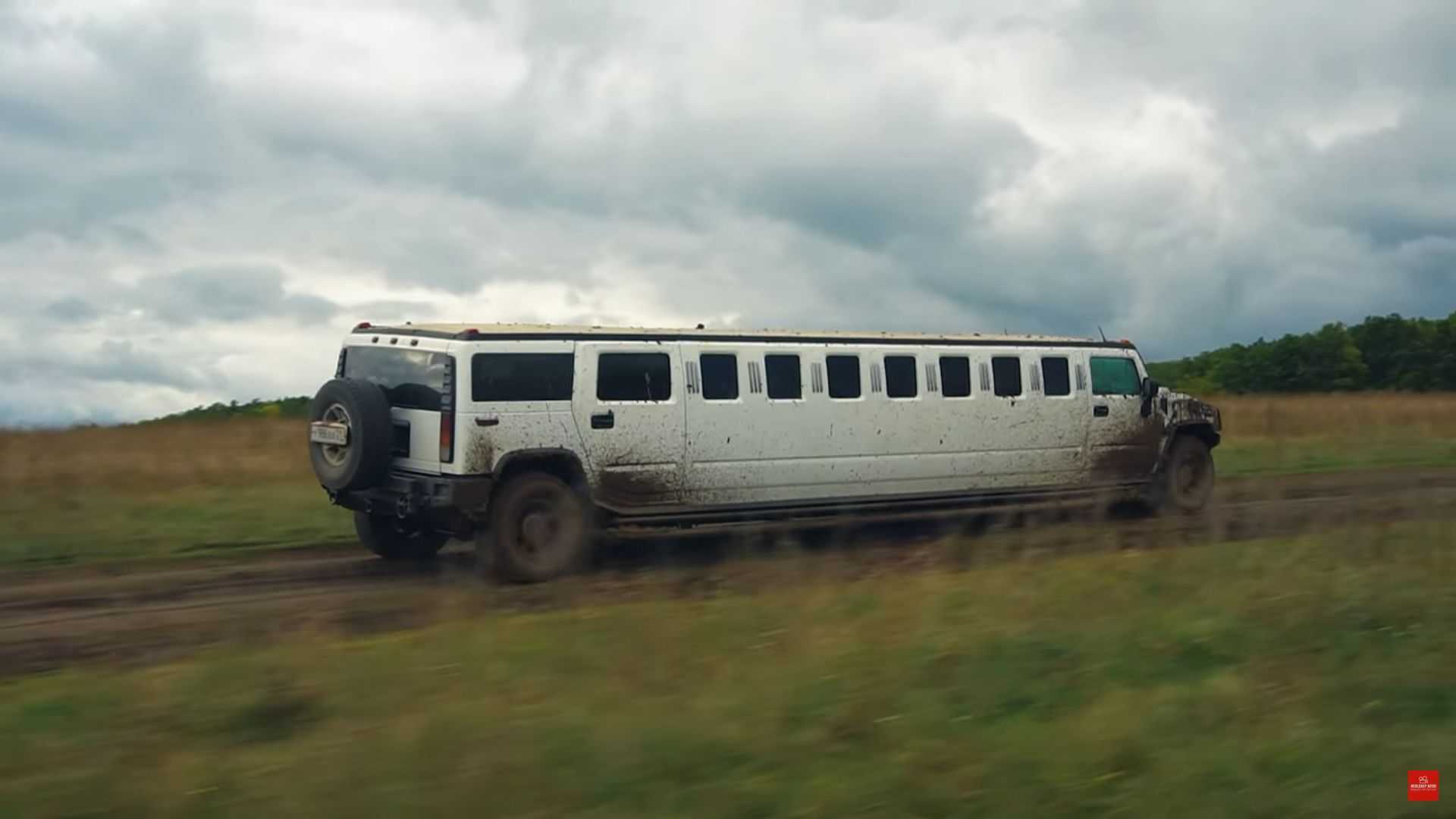 Độ Hummer H2 thành limousine dài 10 mét đem off-road - Trò chơi chỉ có người Nga mới nghĩ ra được - Ảnh 1.