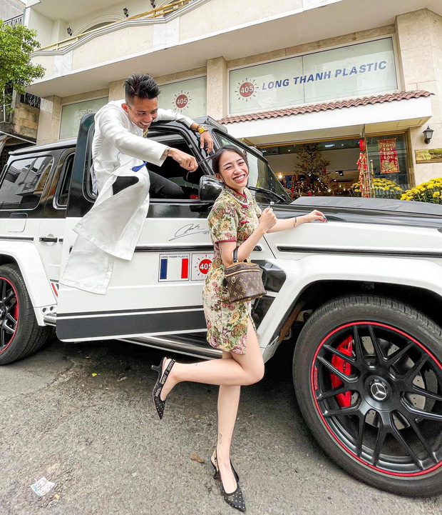 Tam chan 4 banh Minh Nhua choi han 8 banh nhung van khong quen lay chiec Mercedes-AMG G 63 lam nen de song ao