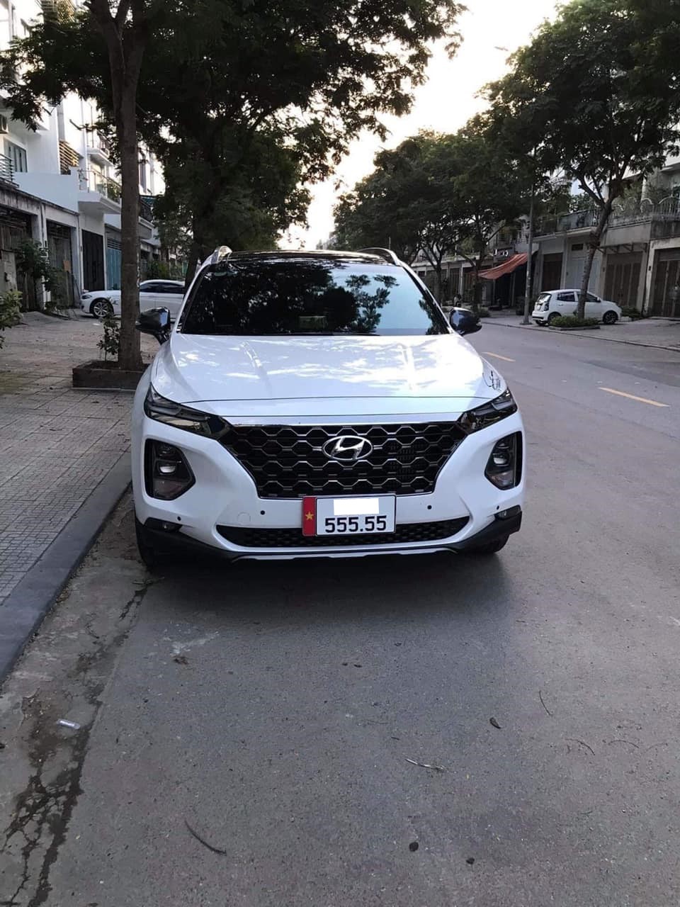 Hội Hyundai Santa Fe biển đẹp lại bán xe giá 2,7 tỷ: Biển ‘555.55’, xe chưa từng lăn bánh và bóc ni-lon - Ảnh 3.