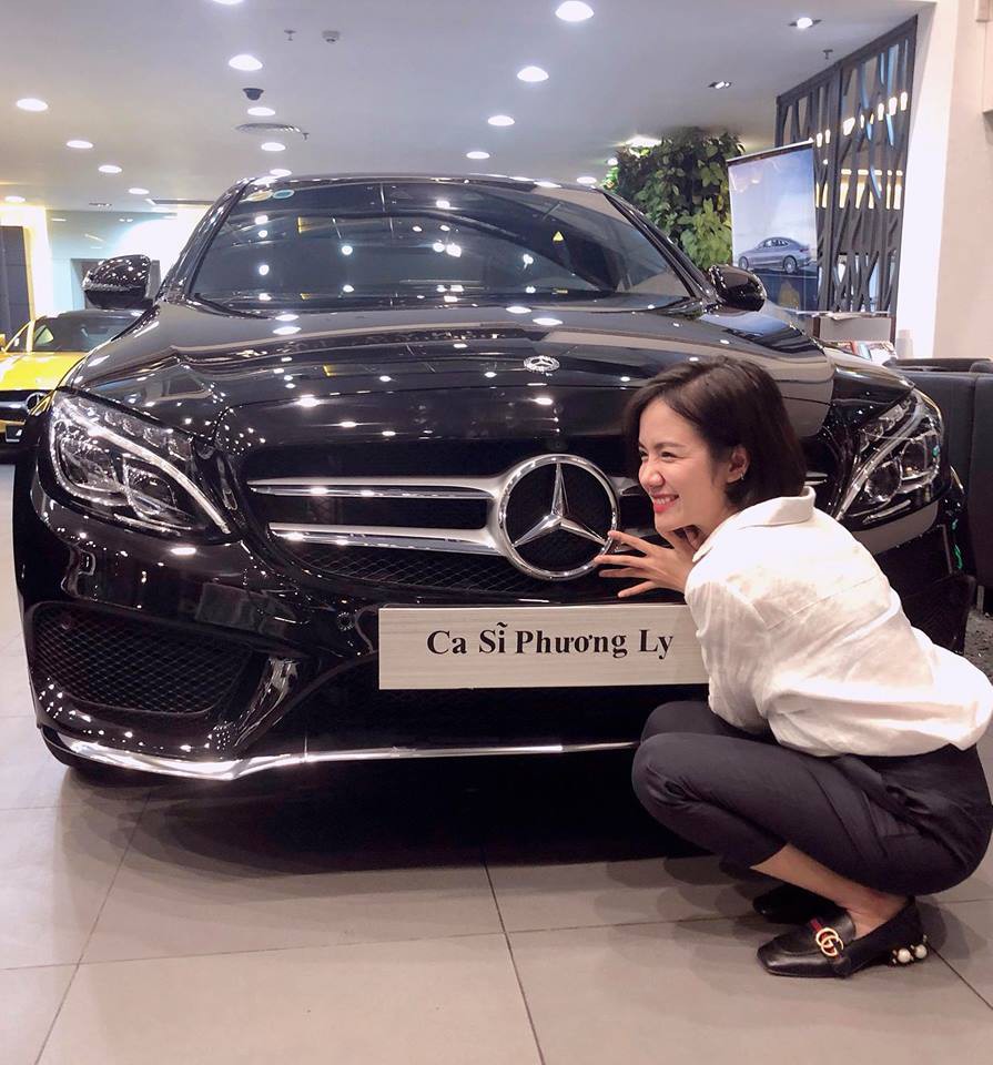 Kỷ niệm ngày Sài Gòn mở cửa, ca sĩ Phương Ly khoe từng khoảnh khắc dạo phố cùng Mercedes-Benz C 300 AMG - Ảnh 4.