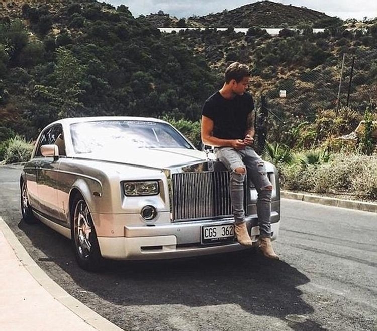 Rolls-Royce bán được nhiều xe cho rich kid hơn cả BMW và đây là lý do - Ảnh 1.