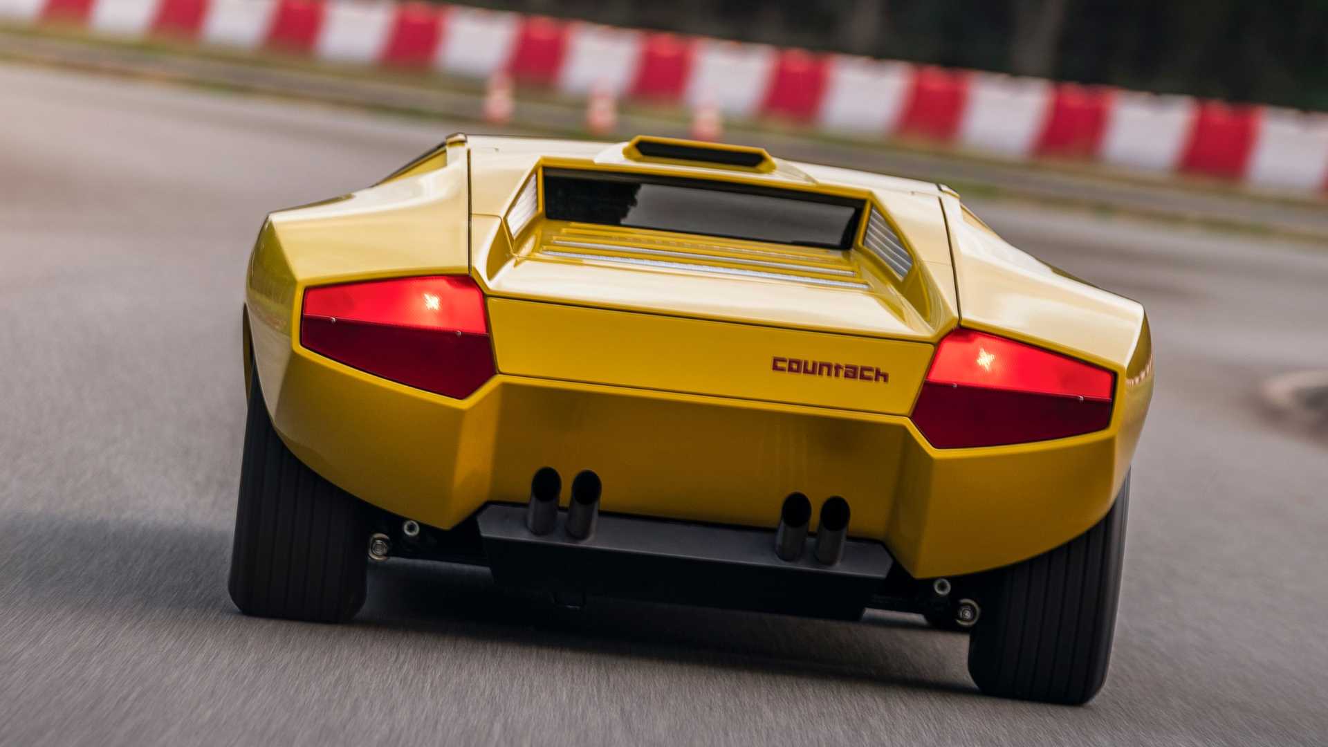 Mặc dù đã ra mắt Lamborghini Countach mới nhưng hãng siêu xe Ý vẫn phục chế  1 phiên bản cũ độc nhất vô nhị
