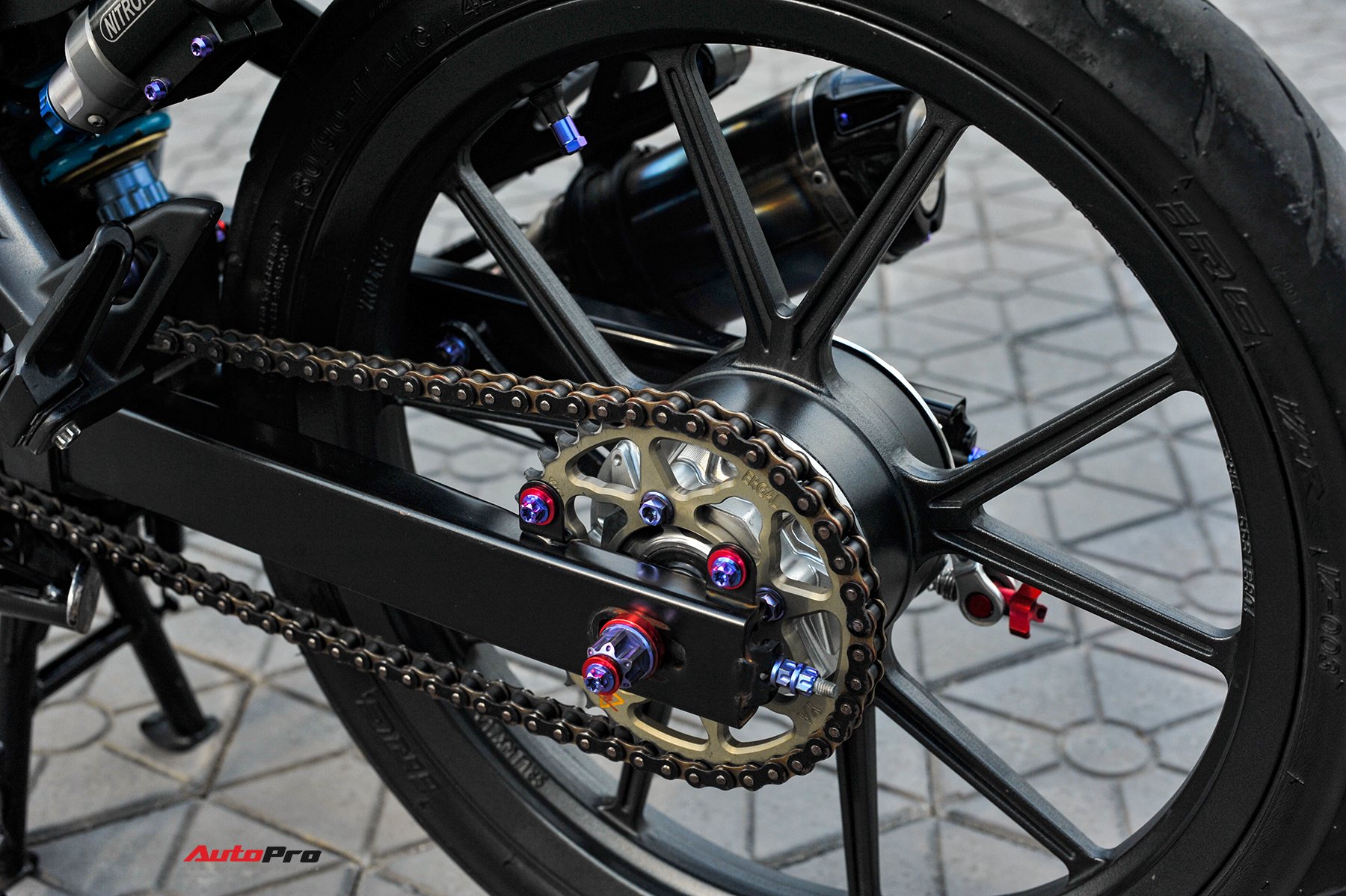 Yamaha Exciter độ hơn 170 triệu đồng của biker Việt: C&oacute; vật liệu tương tự si&ecirc;u xe McLaren 720S Novitec N-Largo - Ảnh 17.