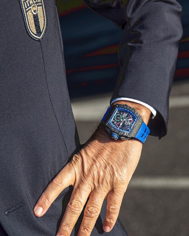 Lý do giới nhà giàu thường thích combo xa xỉ: Ngồi Lamborghini, đeo Richard Mille - Ảnh 4.